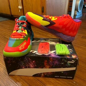 Puma Red and Green Sneakers Vibrant Design